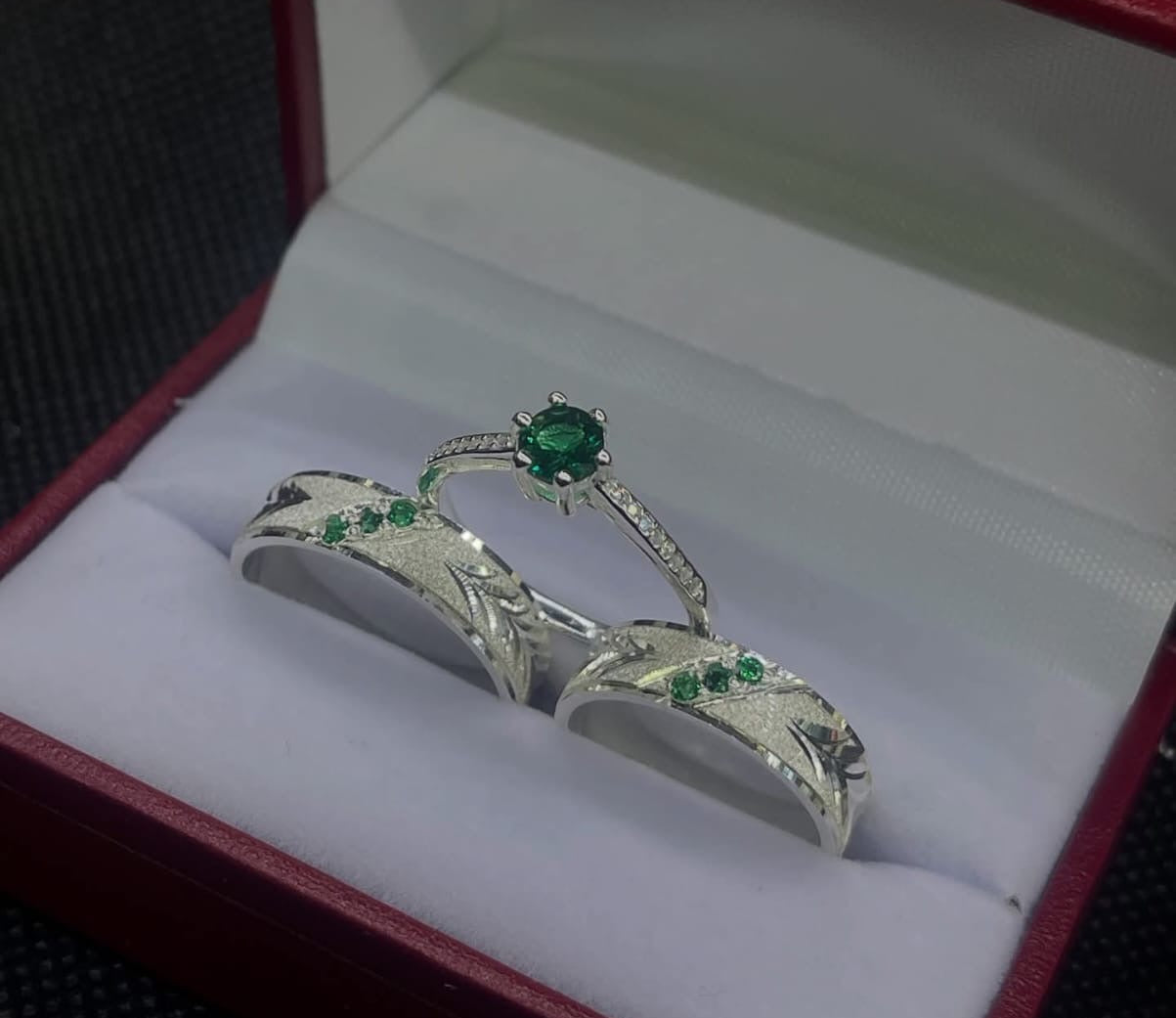 SET DE ARGOLLAS DE MATRIMONIO CON ANILLO DE COMPROMISO LUZ DEL BOSQUE REF 5665