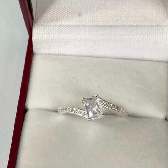 Anillo de compromiso destello imperial