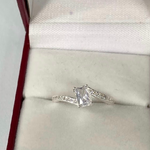 Anillo de compromiso destello imperial