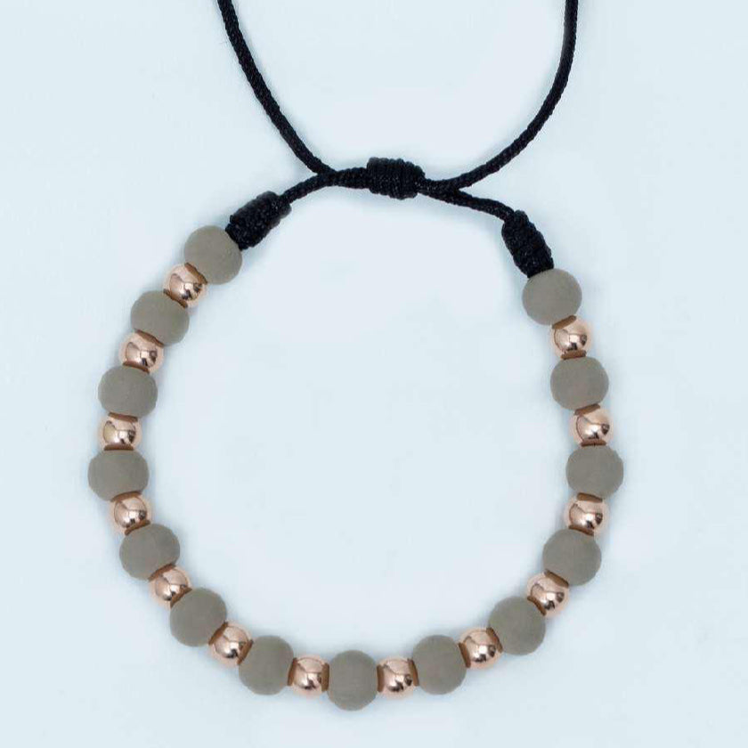 Pulsera tejida con balín #4 y neopreno liso