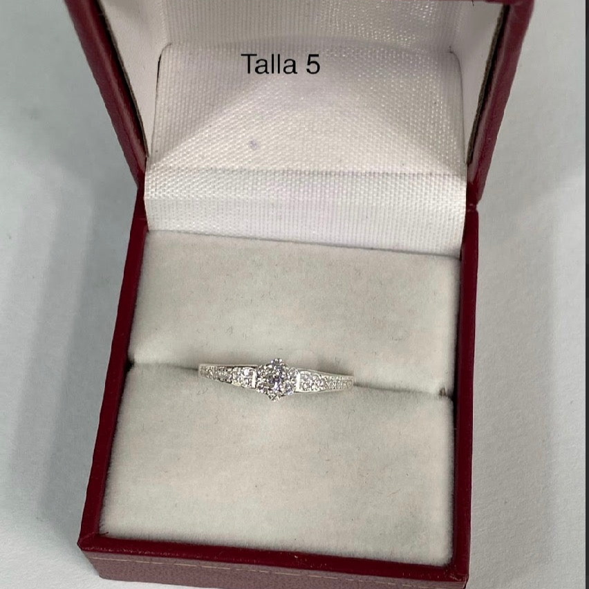 Anillo de compromiso brillo celestial