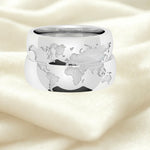 Argollas liso con relieve de mapamundi