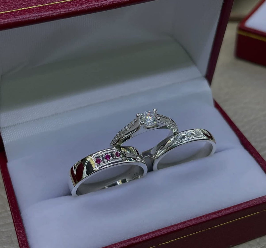 SET DE ARGOLLAS DE MATRIMONIO CON ANILLO DE COMPROMISO ETERNA LUZ REF 5674