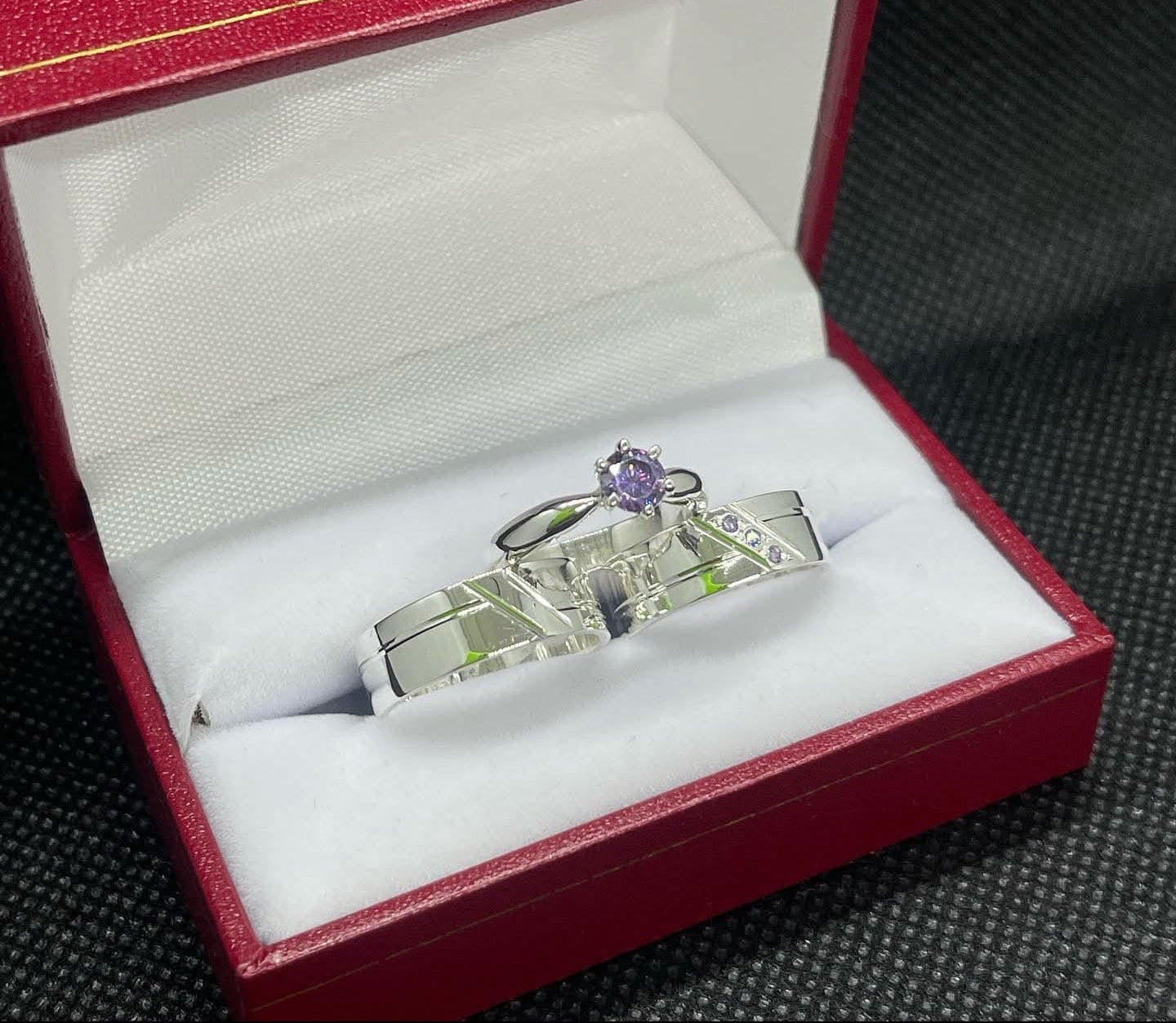 SET DE ARGOLLAS DE MATRIMONIO CON ANILLO DE COMPROMISO AMOR LILA  REF 5663