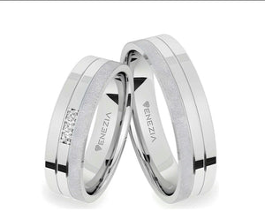 Argollas Mate y liso brillante con zircon suizo blanco