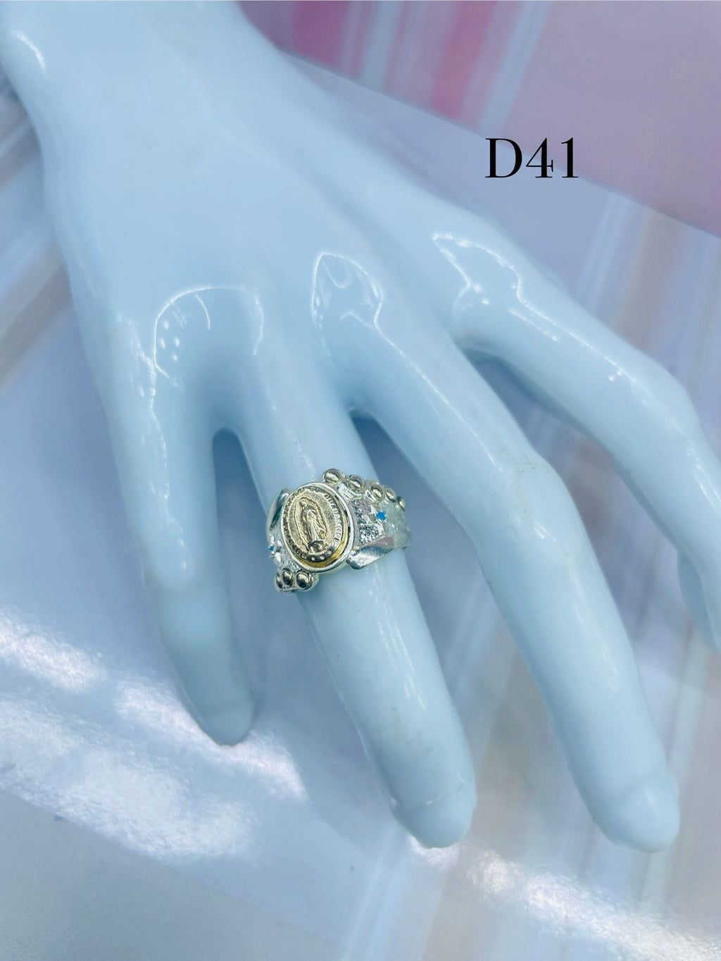 Anillo De Dama Virgen De Guadalupe Con balín A Los Lados Ref 4276
