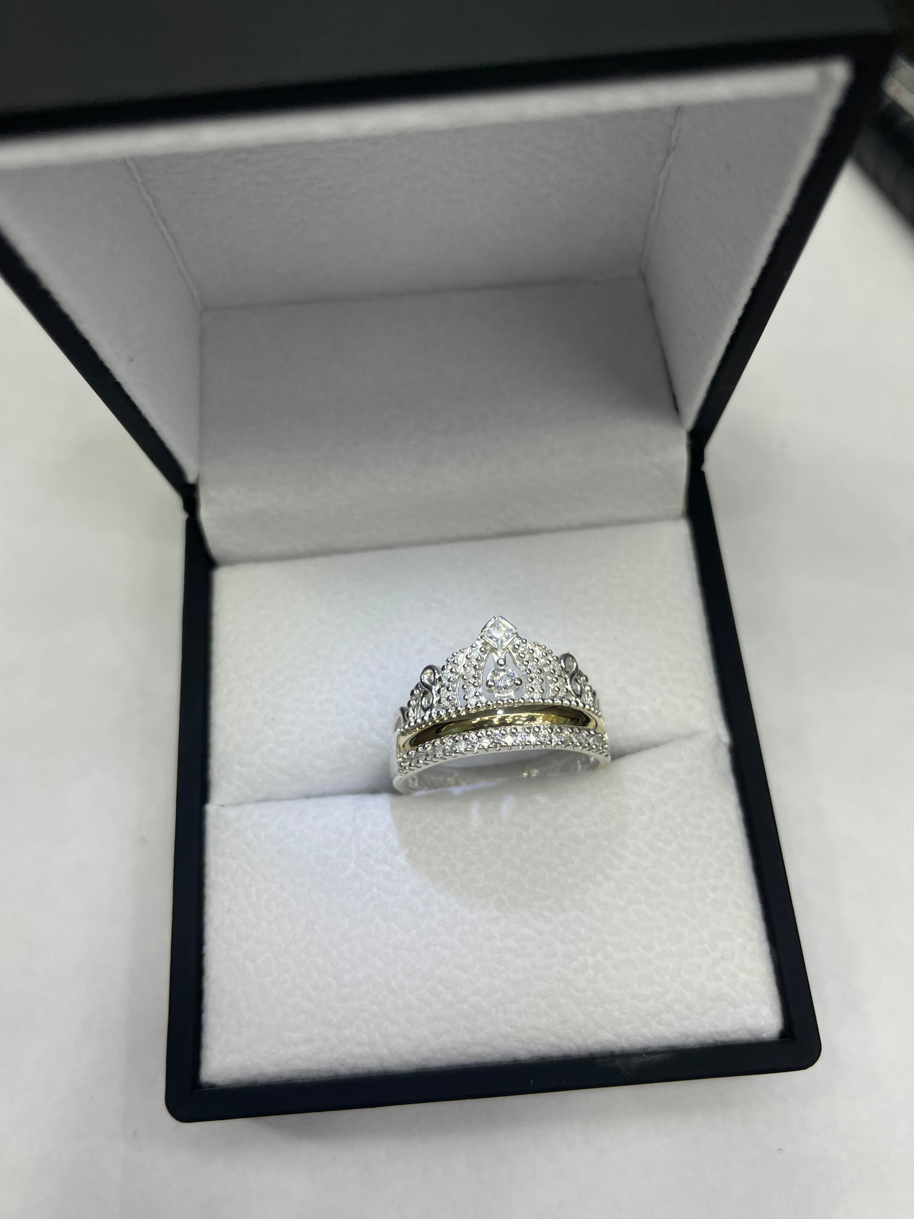 Anillo 15 Años Eterna Realeza circones blancos Ref 4474