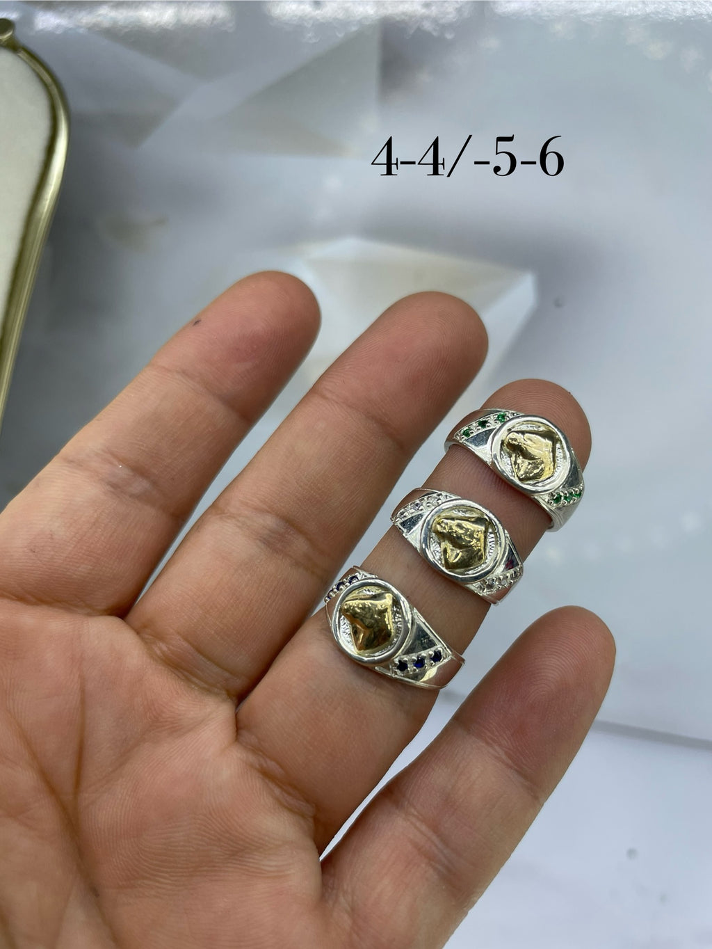 Anillo Para Niños Caballo Con Esmeraldas          Ref 4373
