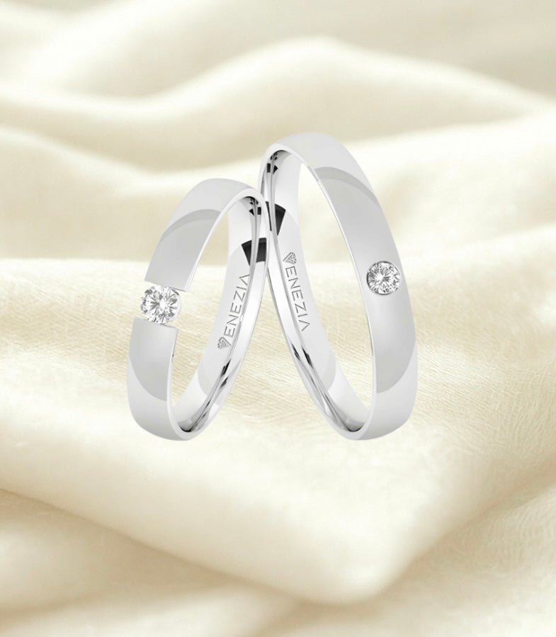 Argollas liso brillante zircon centro suizo blanco